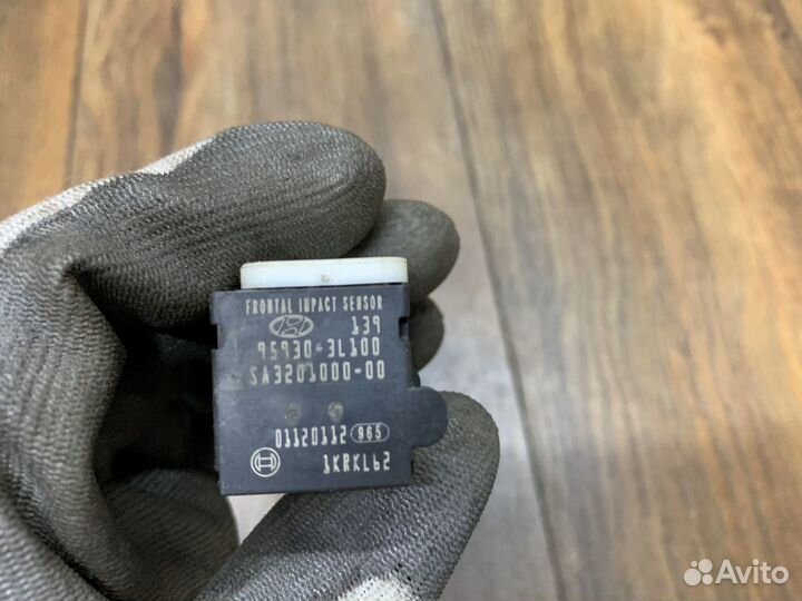 Hyundai Equus Датчик AIR BAG передний LH RH