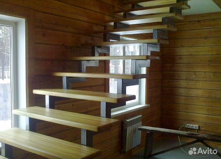 Г-образная лестница с поворотом