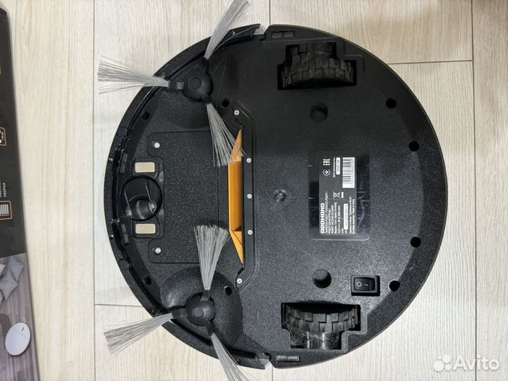 Пылесос-робот RV-R450 redmond revolution series