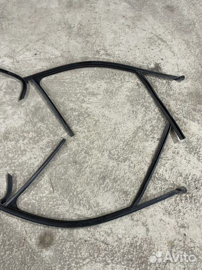 Уплотнитель стекла двери передний левый bmw f30