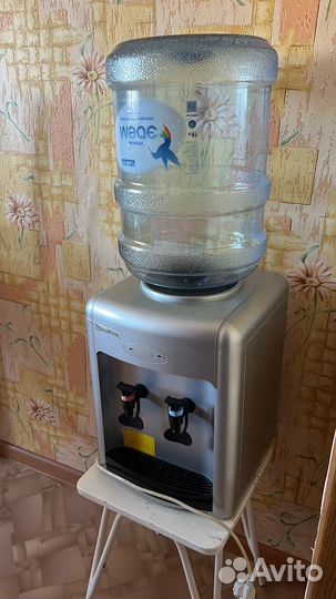 Кулер для воды- водный диспенсер
