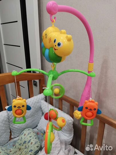 Музыкальный мобиль на кроватку