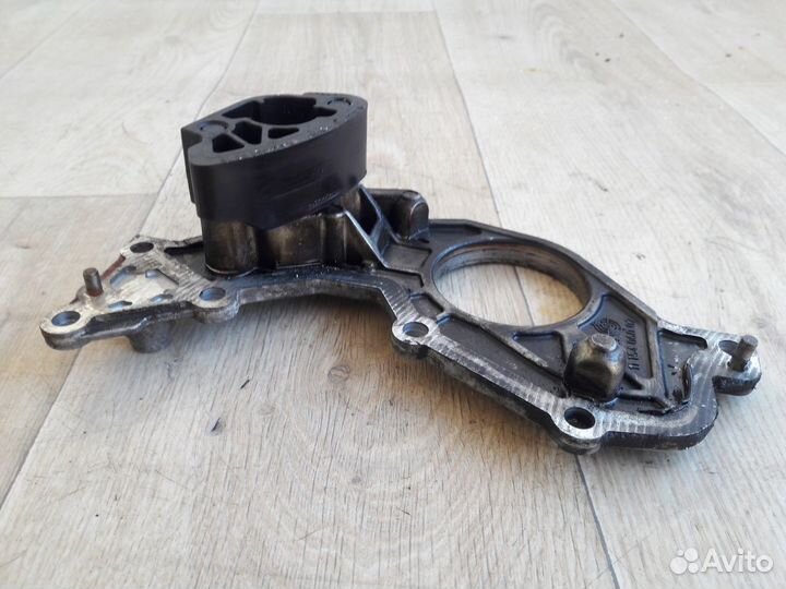 Крышка головки блока передняя Mercedes W211