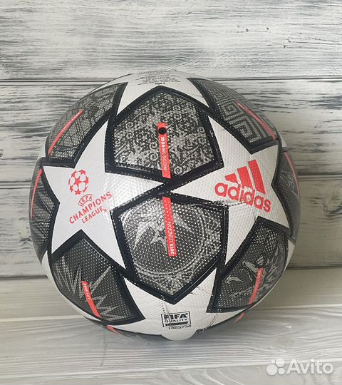 Футбольный мяч adidas