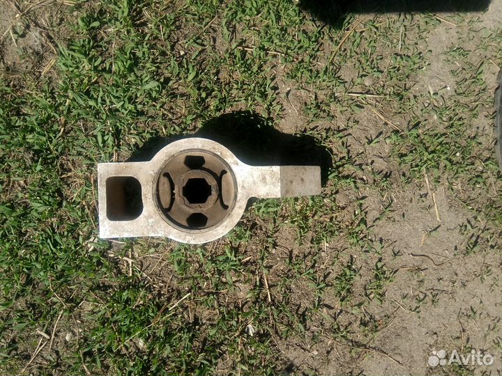 Сайлентблок переднего рычага Skoda Octavia a5