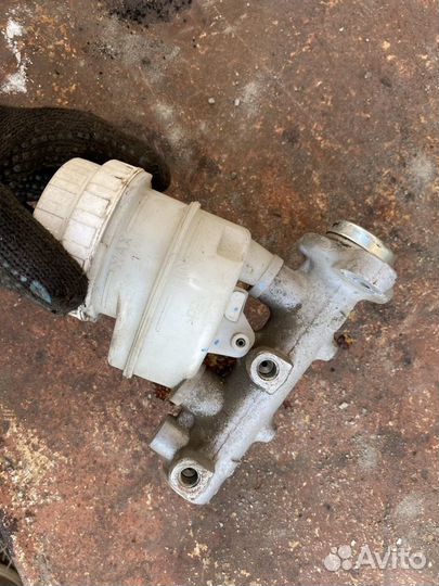 Главный тормозной цилиндр Pajero Sport 2 L200 08-1