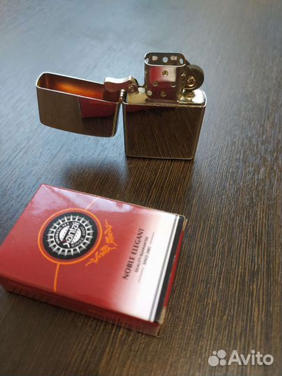 Зажигалка бензиновая