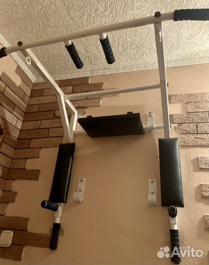 Турник настенный