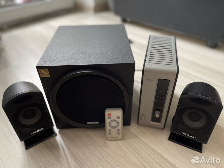 Акустическая система с саббуфером Microlab FC550