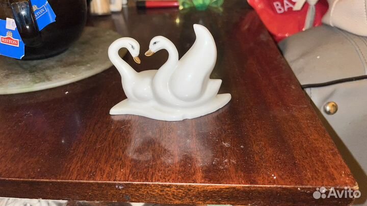 Фигурка лебеди фарфор