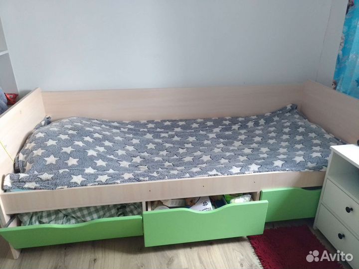 Кровать с бортиком дельфин