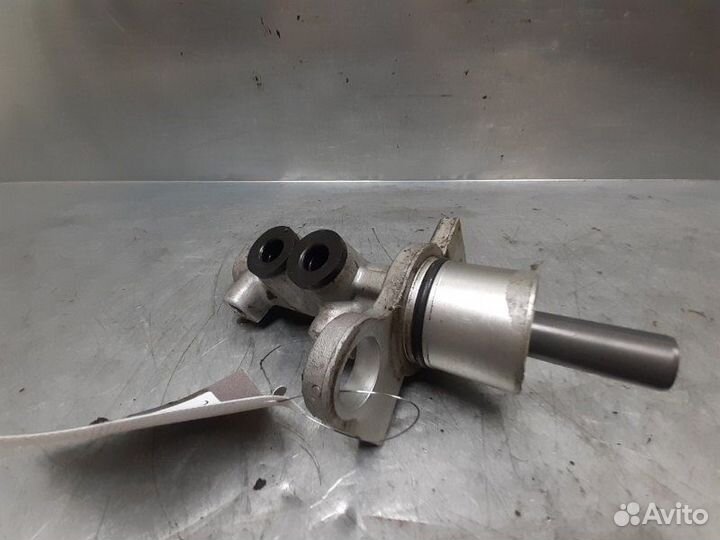 Цилиндр тормозной главный Volkswagen Passat B5