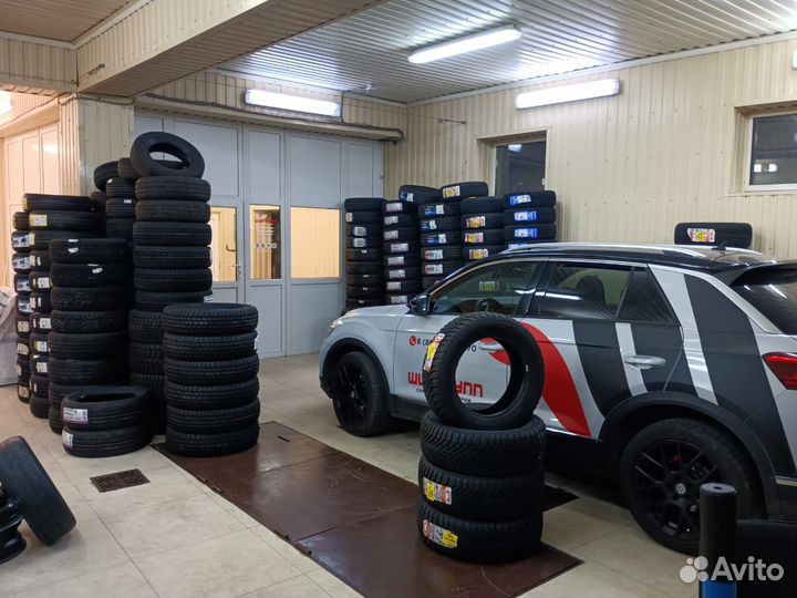 CST Medallion Winter WCP1 245/40 R18 97W