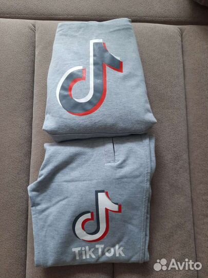 Вещи на девочку8-10 лет