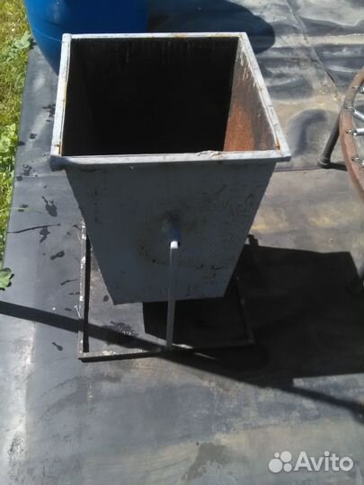 2 мусорницы для дачи. Цена за одну