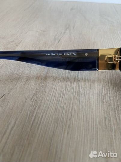 Солнцезащитные очки Valentino