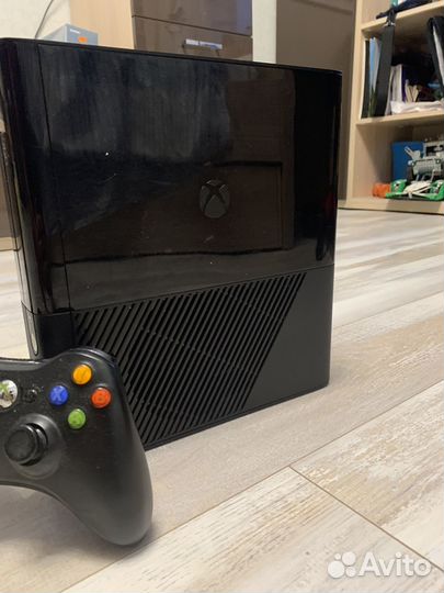 Xbox 360 e +1 игра