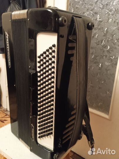 Аккордеон weltmeister stella4/4