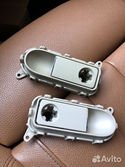 Продам ручку бардачка на мерседес CLS W218