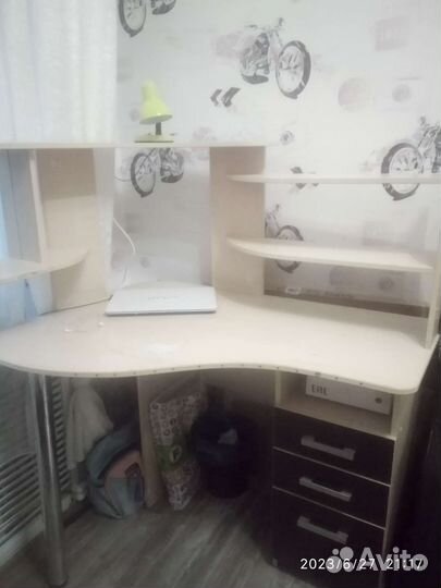 Угловой письменный стол