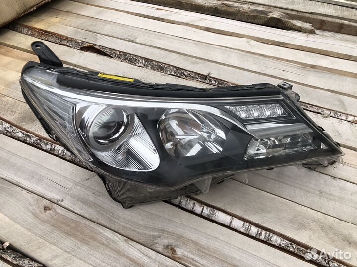 Фара правая Toyota RAW4