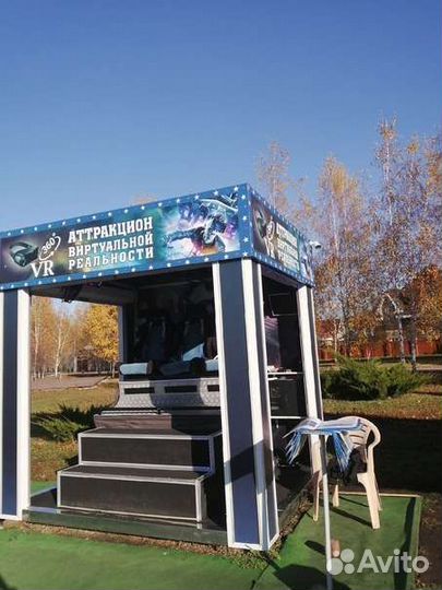 Оператор аттракциона виртуальной реальности