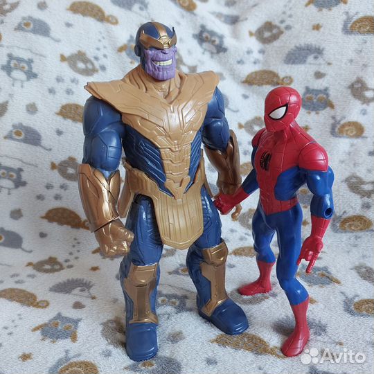 Человек паук фигурка и танос