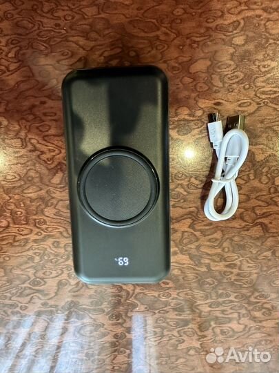 Power bank с беспроводной зарядкой