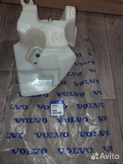 Бачок омывателя на volvo XC90