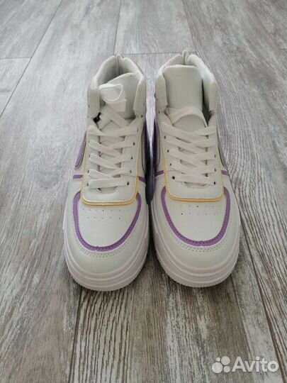 Кроссовки новые