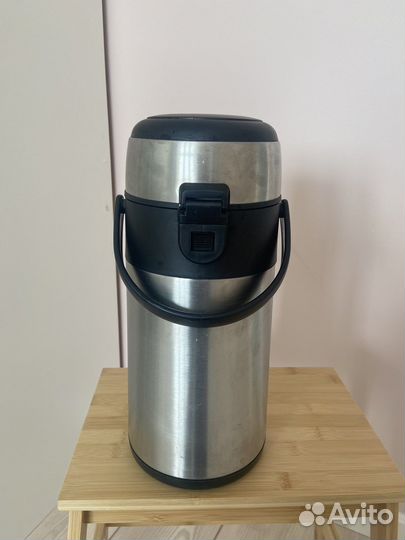 Термос с помпой 2,5 л Coline