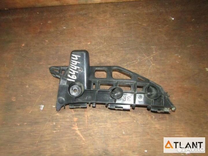 Крепление бампера передняя правая toyota prius