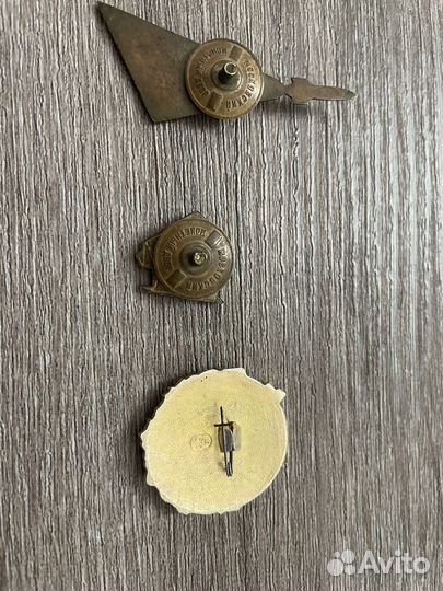 Монеты и значки