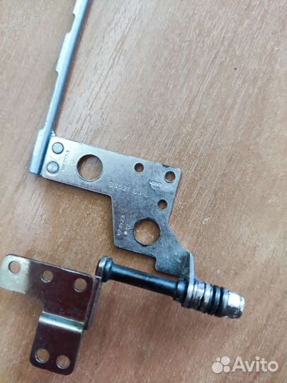 Петля левая Lenovo 320-15ikb