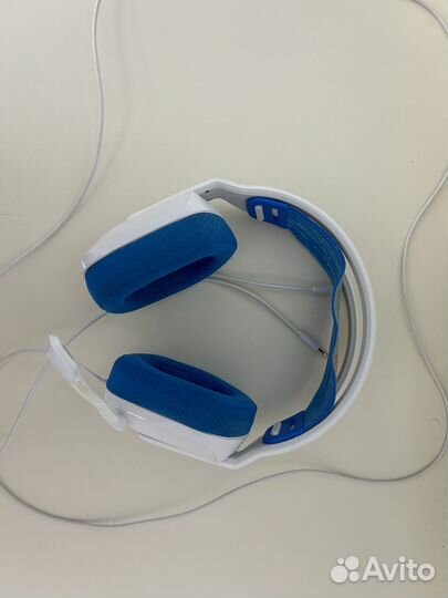 Проводные наушники Logitech g335 белого цвета