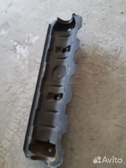 Клапанная крышка volkswagen каравела 2.5л.1994