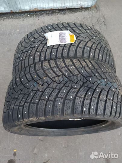 Pirelli Scorpion Ice Zero 2 275/45 R21 и 315/40 R21 115H