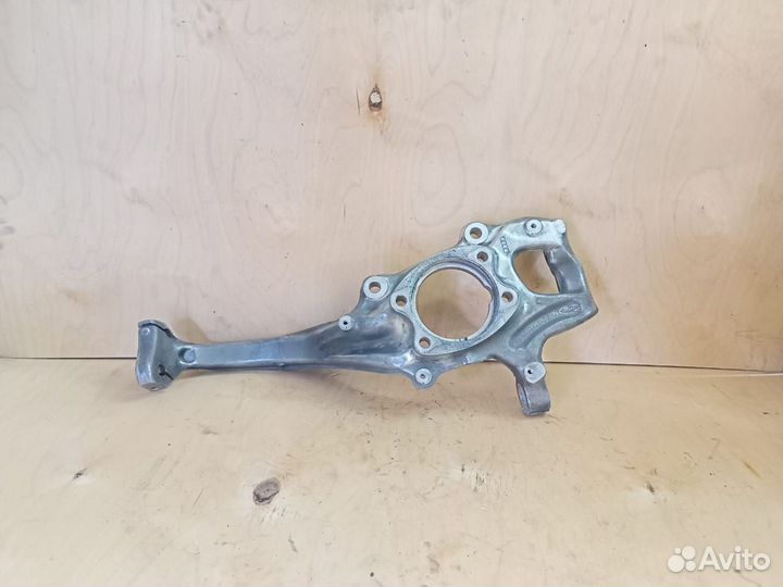 Кулак поворотный левый Audi A4 B8