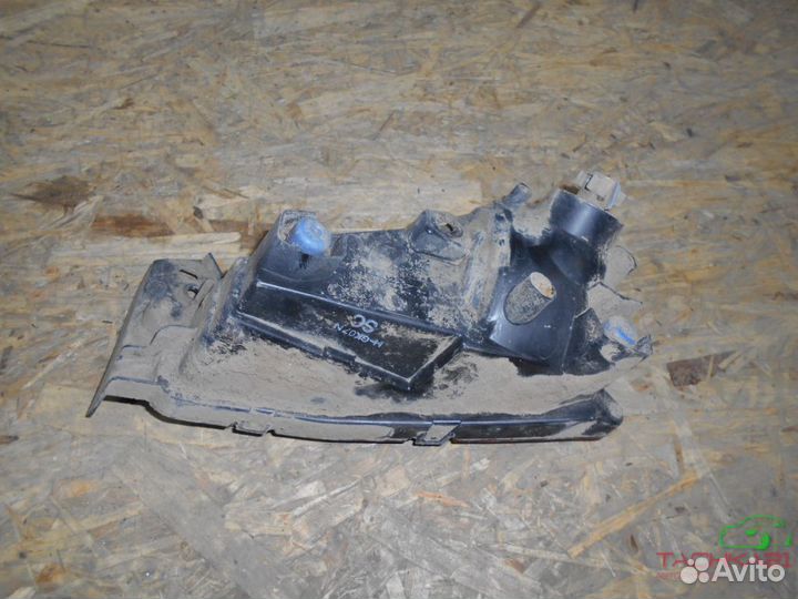 Противотуманный фонарь правый Toyota Fortuner 2