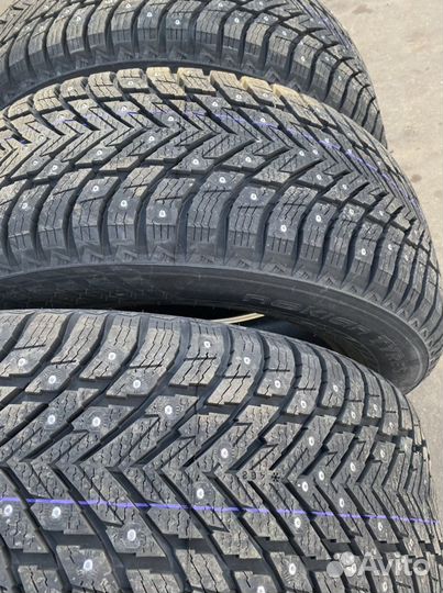 Nokian Tyres Hakkapeliitta 10p SUV 285/45 R21 113T