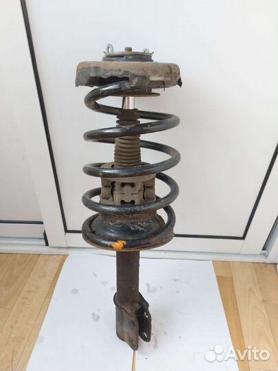 Передние стойки Renault scenic 1