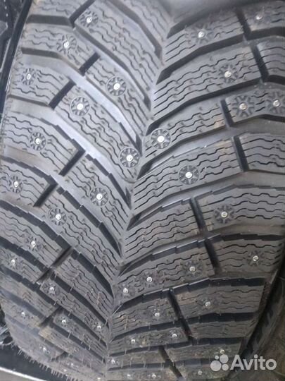 Michelin X-Ice North 4 205/50 R17 93T