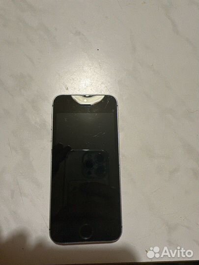 Телефон iPhone se