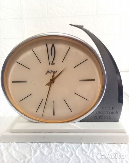 Часы СССР механические настенные и настольные