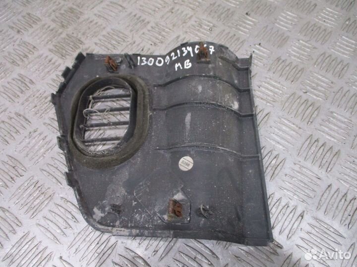 Накладка воздуховода передней панели левая Mercede