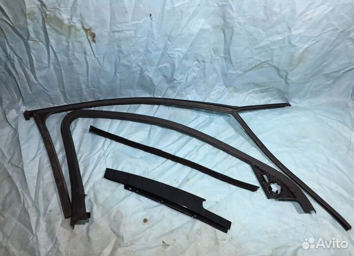 Уплотнитель передней левой двери Audi A4 b8 А4 б8