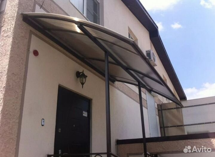 Козырек над крыльцом, над дверью