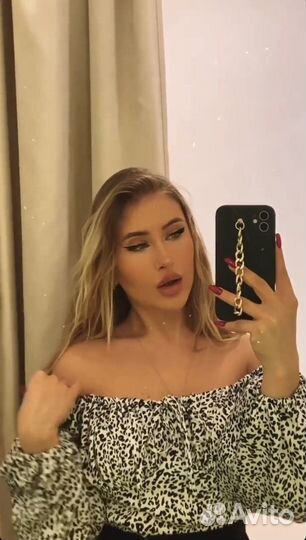 Блуза с открытыми плечами