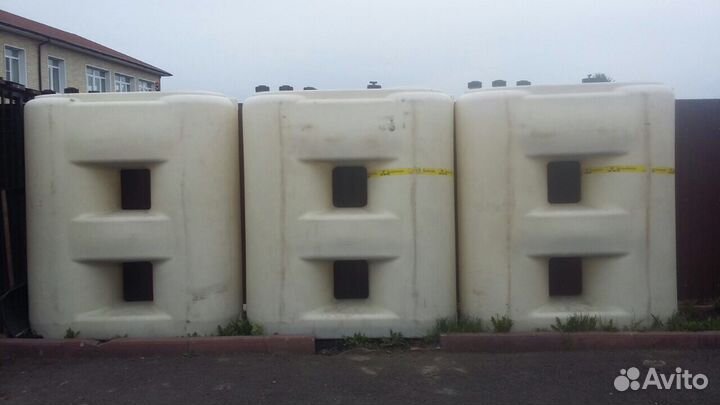 Пластиковая ёмкость