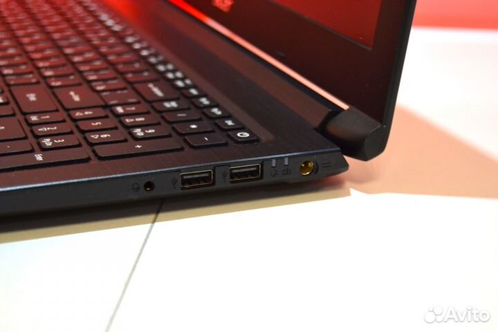 Игровой Ноутбук Acer Ryzen 3 2200U / Radeon 535-2G